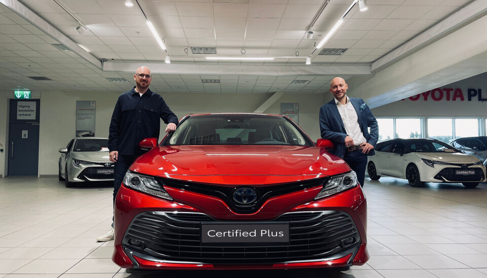 Autopix jobber nært med Toyota Norge med effektivisering av bilfotografering. F.v. COO Adam Finch og Daglig leder Erlend Bakke i Autopix