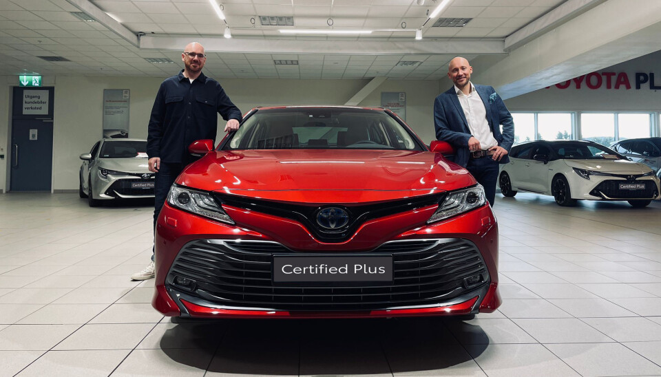 Autopix jobber nært med Toyota Norge med effektivisering av bilfotografering. F.v. COO Adam Finch og Daglig leder Erlend Bakke i Autopix